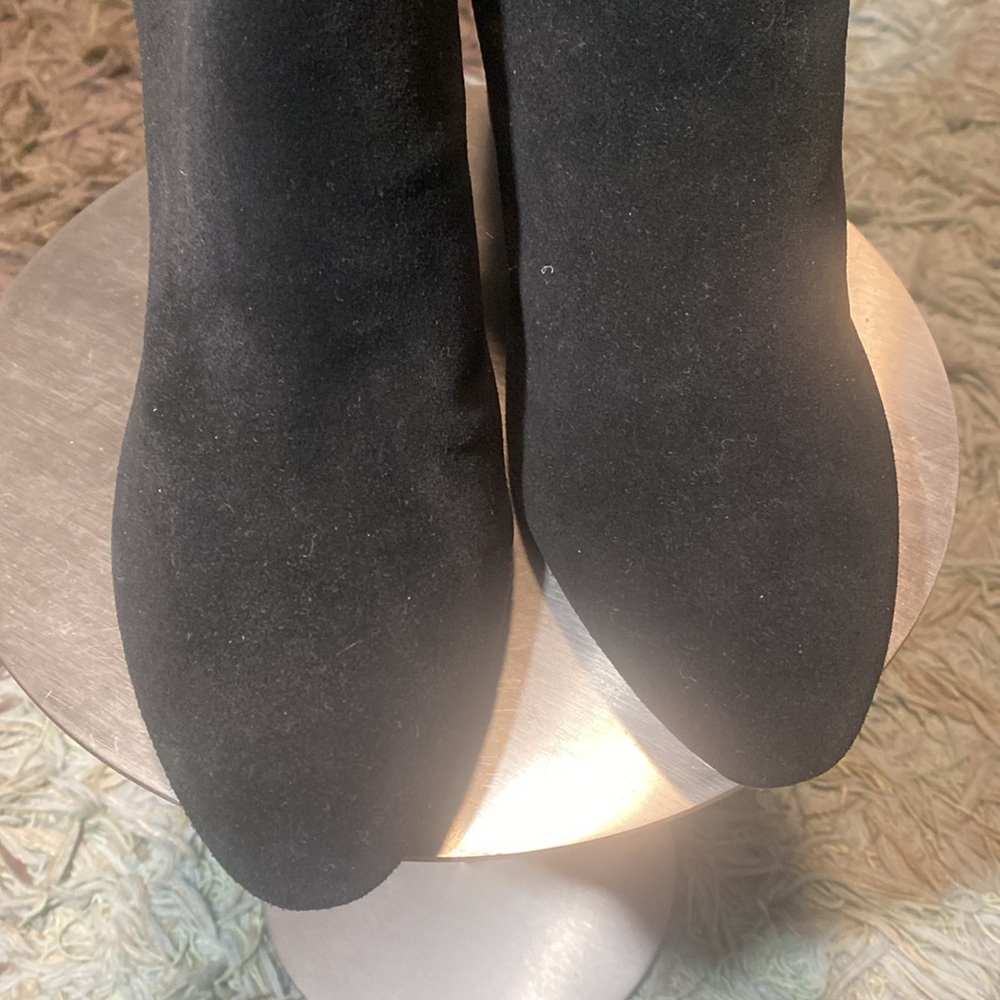 NWOT STEVE MADDEN BLACK SUEDE ROOKIE BOOTIE - Picture 2 of 16